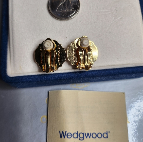 Vintage Wedgwood Blue Jasperware Clip On Earrings No/Box - Picture 7 of 8